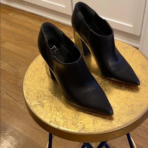 Marc Fisher black shoes size 6 barely worn